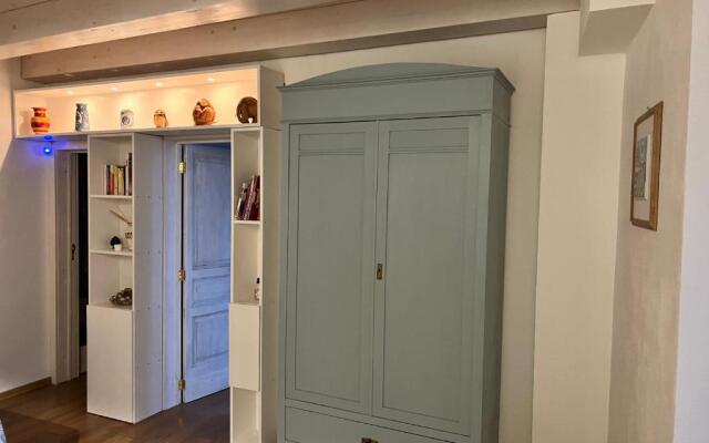 donna serena Aci Castello