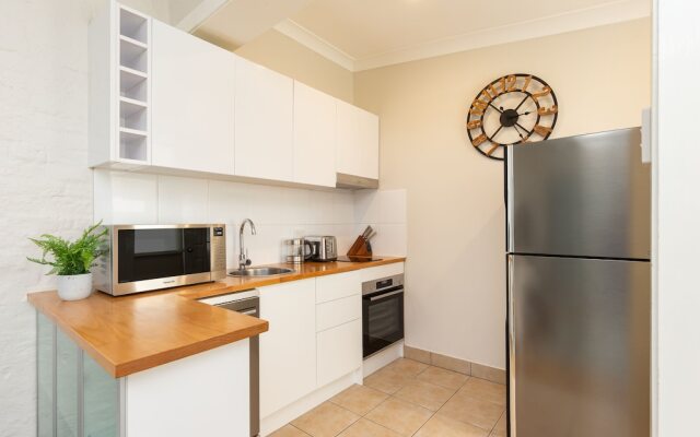 Ultimo 1 bed. furnished house w parking