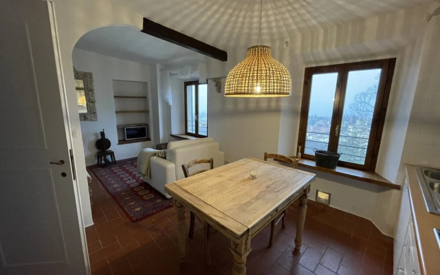 Stunning View, 2-bed Apt in Barga, Lucca,tuscany