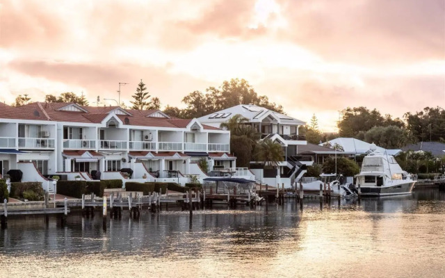 Canal Home -Close to Beach and City Centre