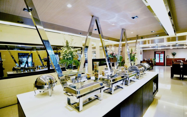 Centric Place Hotel