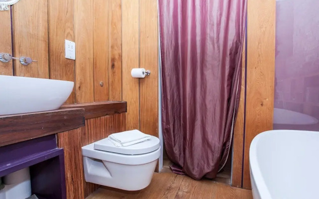 Spacious 2 Bedroom House With Garden