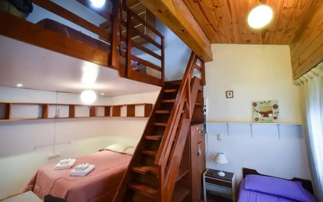 Casa en los troncos Parque Primavesi.