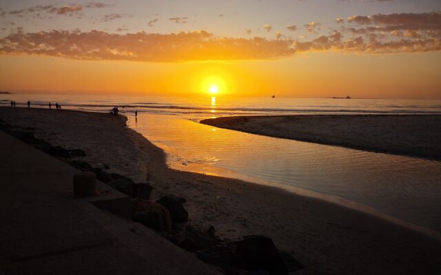 Luxury on the Beach, Lagoon Beach