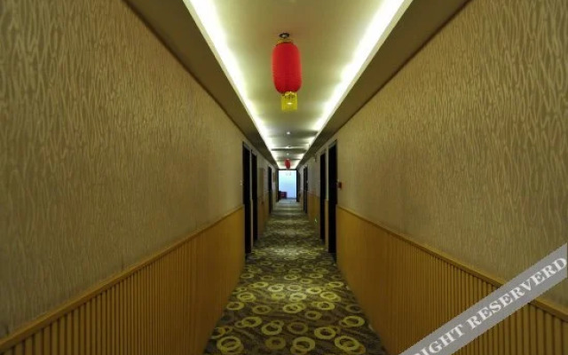 Snail Private Villa Hotel (Huaxi Park Subway Station)