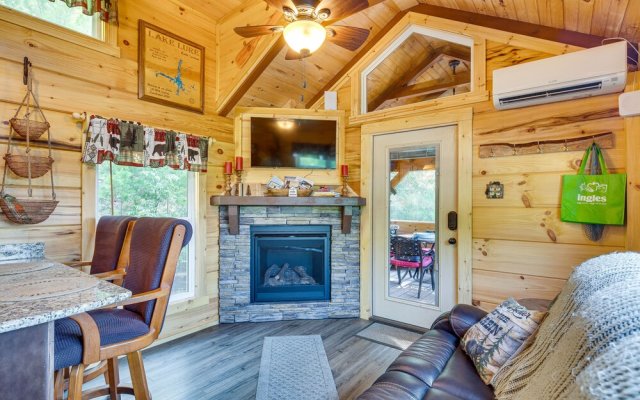 Mill Spring Log Cabin w/ Decks & Hot Tub!