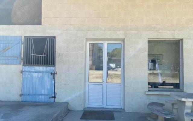 Petite annexe avec piscine commune