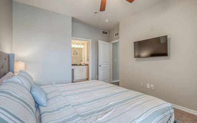 Modern Uptown Dallas Stay by Amyfinehouse