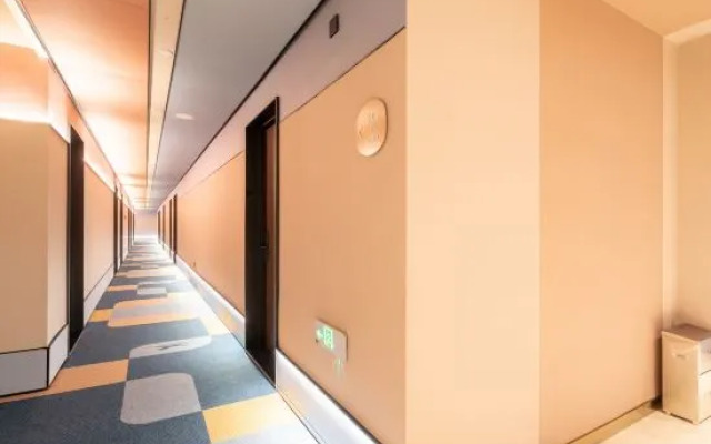 HanTing Hotel (Qingdao Jiaozhou Jiaodong International Airport)