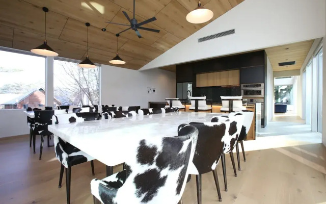 The Moo by The Hakuba Collection