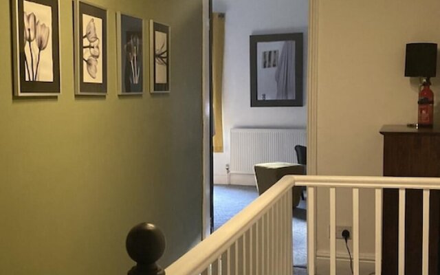 Refurbished 3 Bed House in Manchester