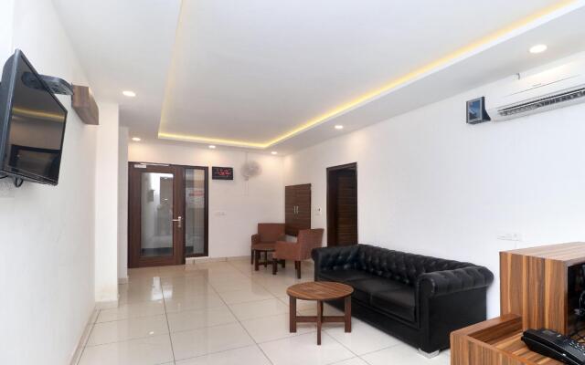 OYO 19817 Hotel Star 79