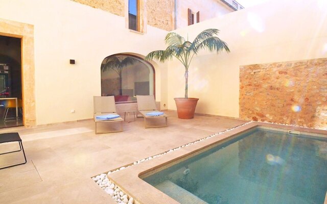 Top Quality Modern Town House in Petra With Private Pool