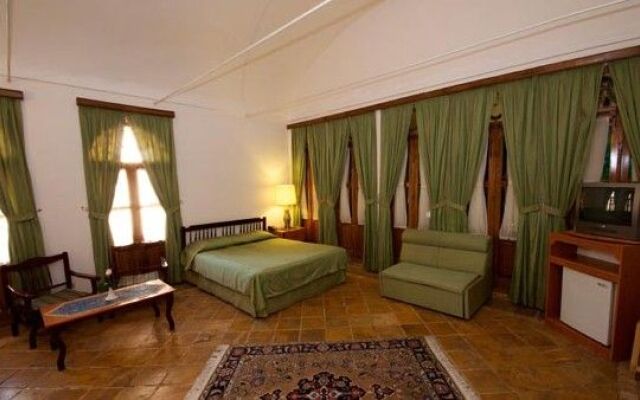 Laleh Yazd Hotel