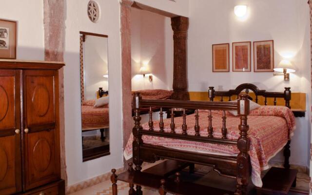 Neemrana Fort-Palace