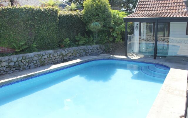 Toodle's A poolside retreat just 10ks from the Mount