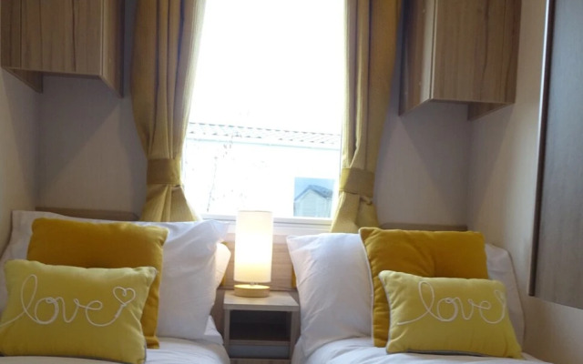 Luxury Hot Tub Retreat Caravan At Tattersall