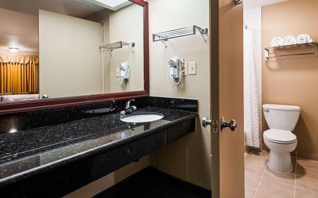 Best Western Plus Grim's Dyke Hotel