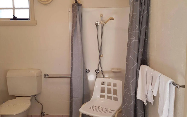 Alanvale Apartments & Motor Inn