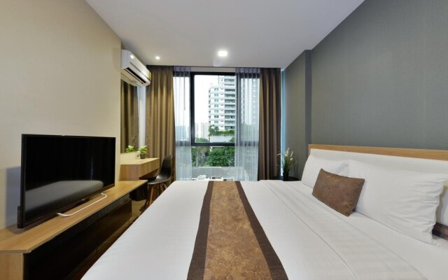 Ramada by Wyndham Bangkok Ten Ekamai Residences