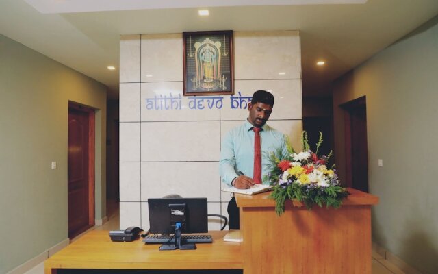 OYO 13937 Sreepathi Nirmalyam