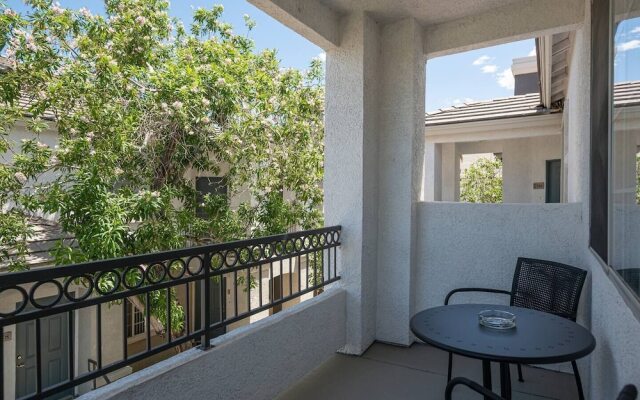 Large Private Condo 15 Minutes From Strip W/ Pool