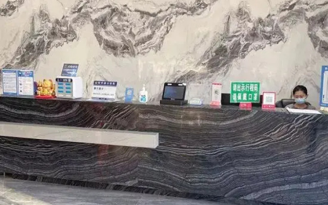 Qiongzhong Santaiyuanlong Business Hotel