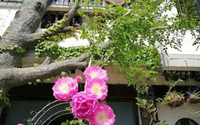 Taining Flower House B&B