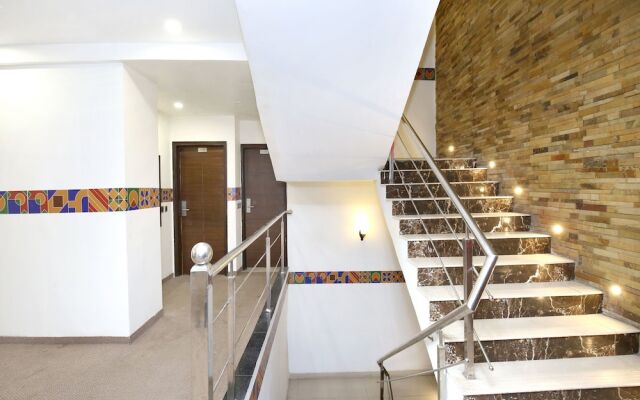 Capital O 5440 Hotel Le Monarque