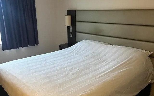 Premier Roomz Two Mills