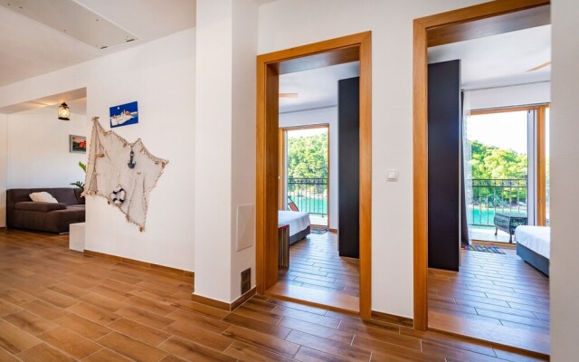 A3 - Beautiful Seafront apt w. Magnificent View
