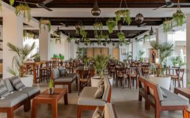 Nelia Beach Hotel & Spa