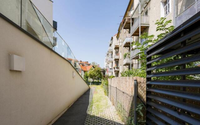 Modern City Hideaway Graz by ichbucheAT