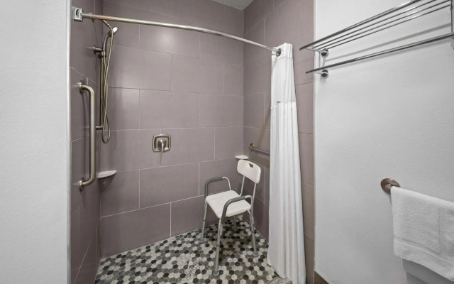 Days Inn & Suites by Wyndham Lubbock Medical Center