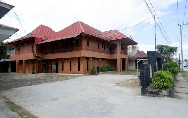 RedDoorz Plus near Haluoleo University