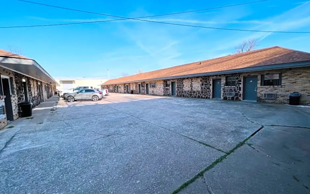 Deluxe Inn