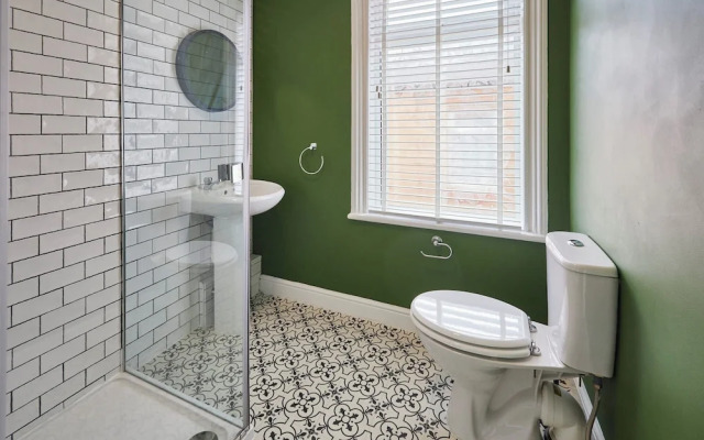 Host Stay Darcey House