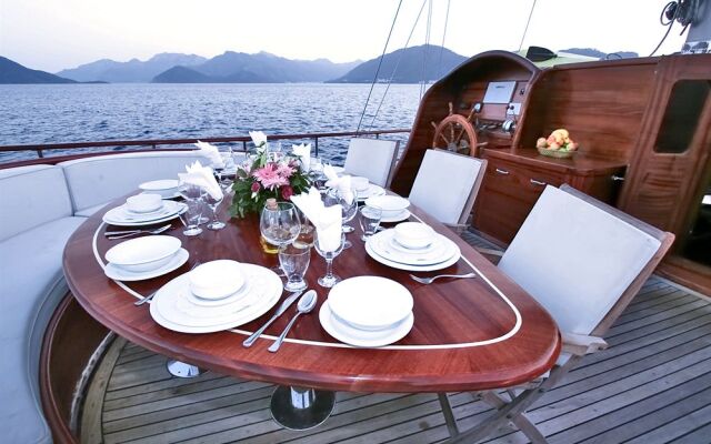 Plaghia Charter Boat&Breakfast