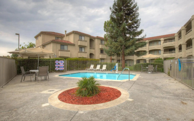 Good Nite Inn Fremont