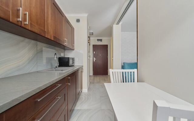 Floral Apartment Nyska by Renters