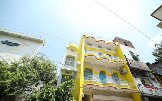 Roadhouse Hostel Varanasi