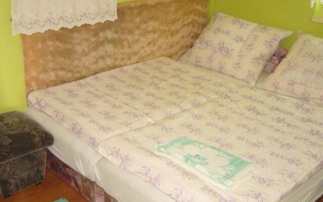 Ország Apartmanház