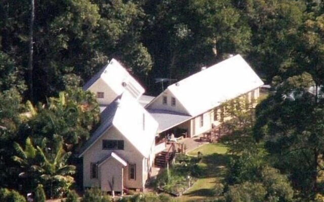 Glass House Mountains Ecolodge