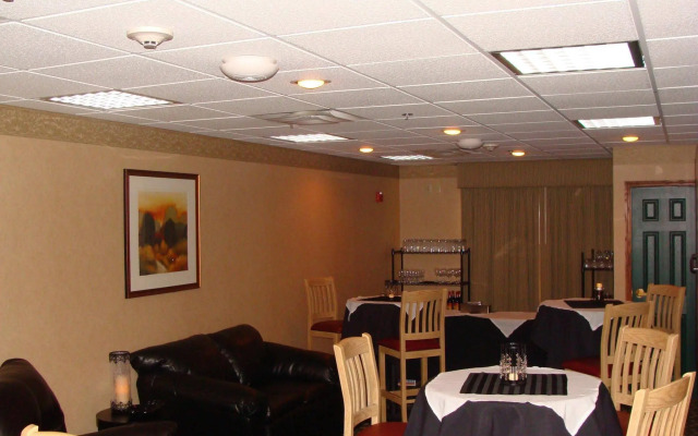 Country Inn & Suites by Radisson, Chambersburg, PA