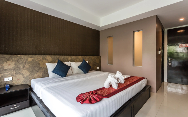 7Q Patong Beach Hotel - Image 6