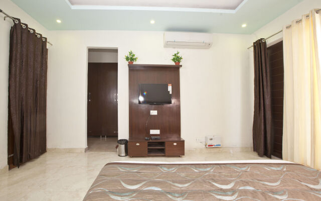 OYO Rooms Huda City Center Market District