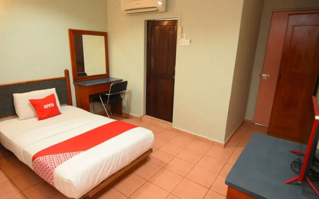 OYO 89642 Highway Inn