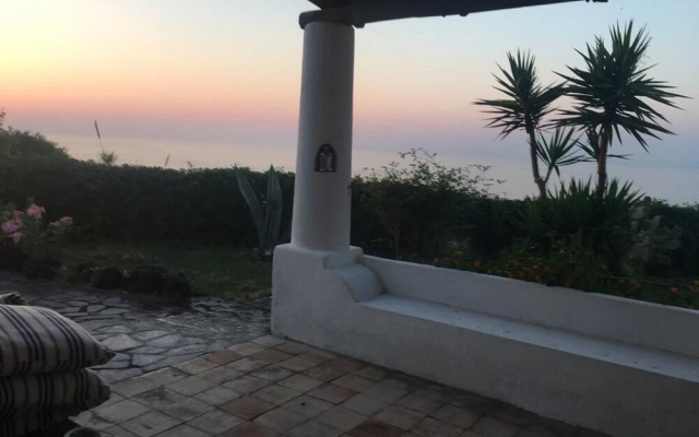 Lagave, Villa in Salina