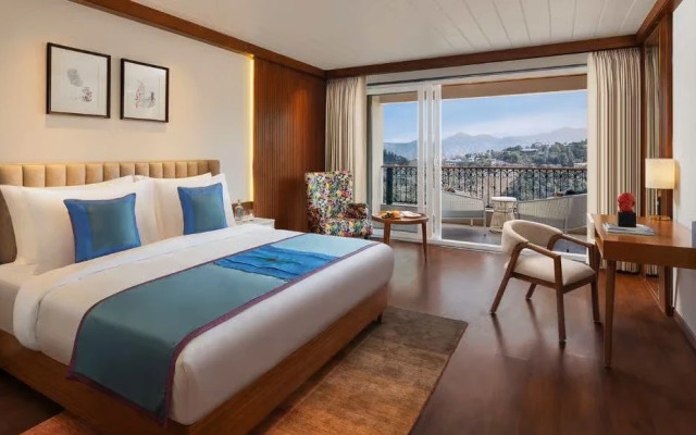 jüSTa Hollow Oak, Mussoorie