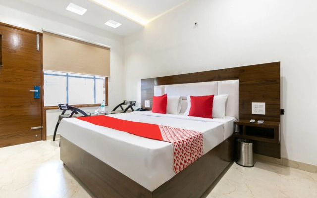 OYO 35938 Hotel Aditya & Kings